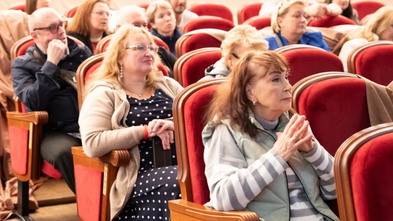 Сбор труппы: благодарность, планы и новые имена - иллюстрация новости Мурманского областного драматического театра