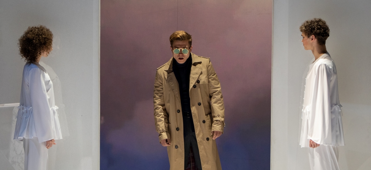 Отель двух миров