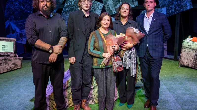 Премьера спектакля «День рождения мамы» - иллюстрация новости Мурманского областного драматического театра