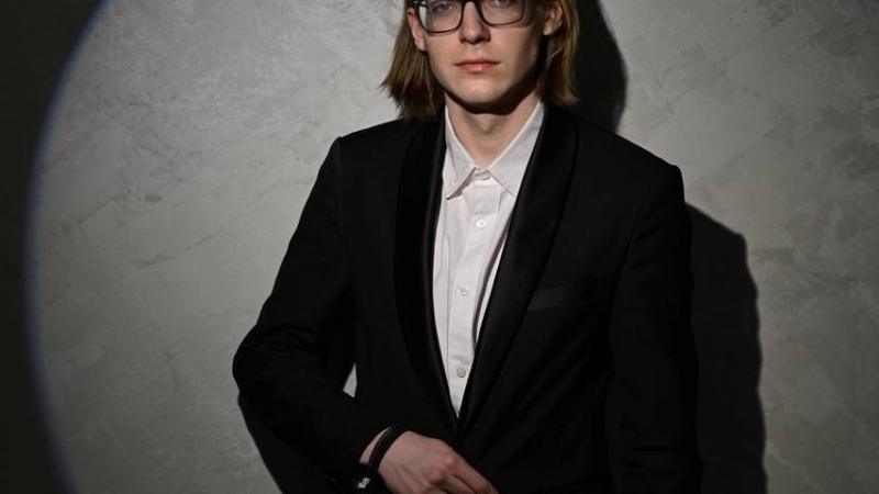 Поздравляем главного художника нашего театра Фёдора Архипова, вошедшего в число первых номинантов VIII Международной премии «Золотой Трезини» 2025 года в номинации «Лучший реализованный проект театральной декорации» - иллюстрация новости Мурманского областного драматического театра