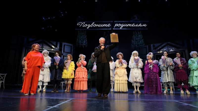 Севастопольский театр имени Луначарского в Мурманске - иллюстрация новости Мурманского областного драматического театра
