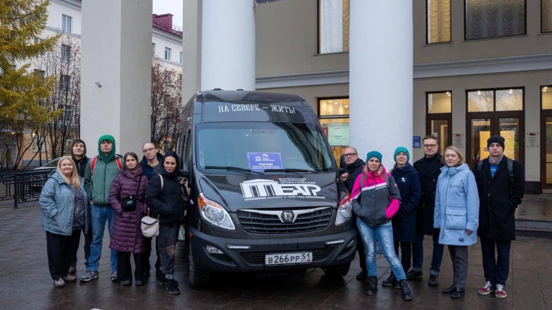  Мурманский областной драмтеатр получил новый гастрольный автобус в рамках проекта «Культура малой Родины» - иллюстрация новости Мурманского областного драматического театра