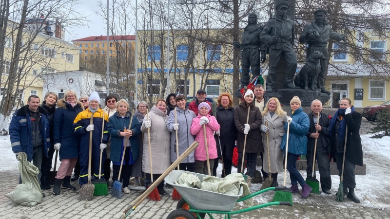 Мурманский областной драматический театр взял шефство над Памятником пограничникам Арктики и поддержал акцию «Зелёная весна» - иллюстрация новости Мурманского областного драматического театра