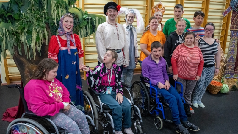  «Жихарка» в гостях у друзей - иллюстрация новости Мурманского областного драматического театра